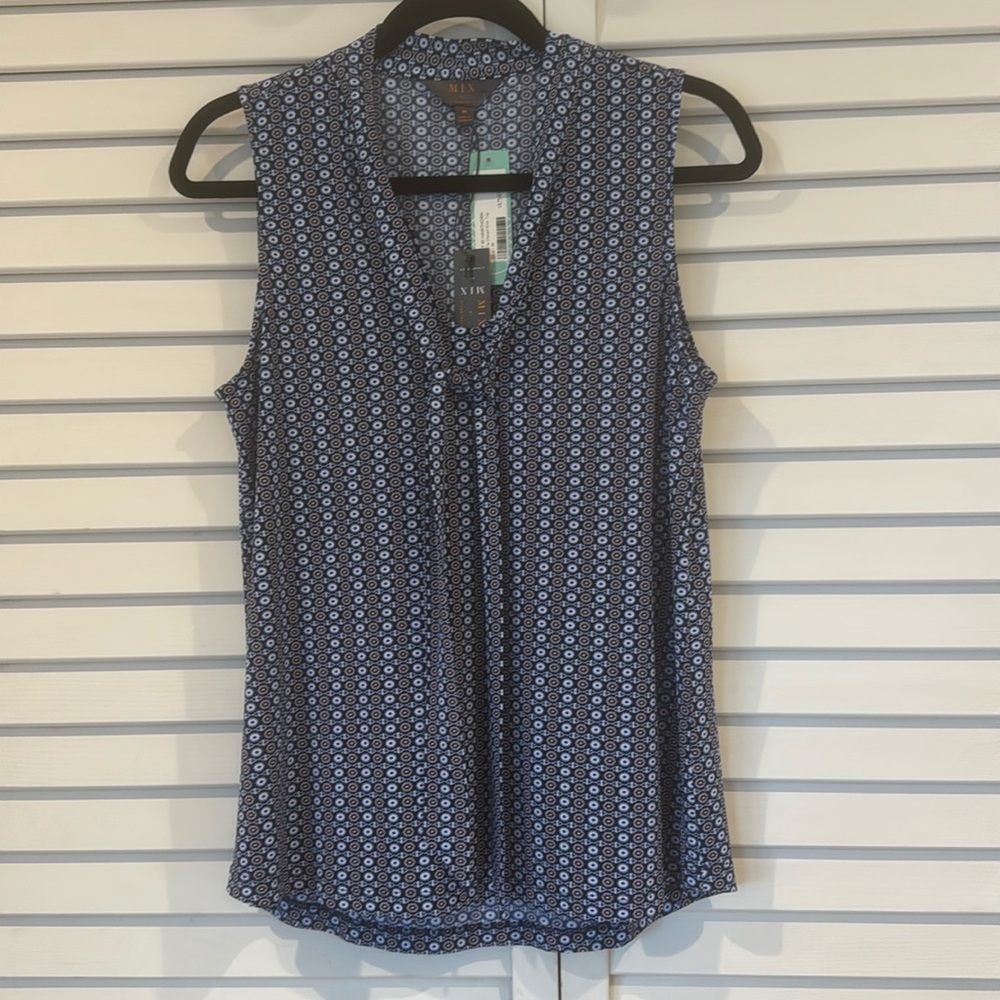 NWT Sleevess Blouse with tie front